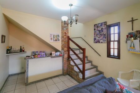 Casa à venda com 360m², 5 quartos e 4 vagas Casa à venda com 360m², 5 quartos e 4 vagasSala
