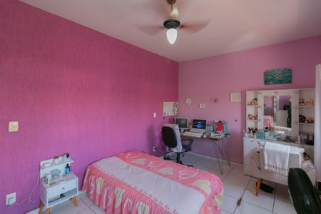 Casa à venda com 360m², 5 quartos e 4 vagas Casa à venda com 360m², 5 quartos e 4 vagasQuarto 2