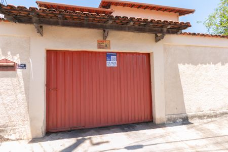 Casa à venda com 360m², 5 quartos e 4 vagas Casa à venda com 360m², 5 quartos e 4 vagasPlaquinha