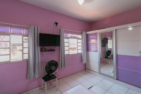 Casa à venda com 360m², 5 quartos e 4 vagas Casa à venda com 360m², 5 quartos e 4 vagasQuarto 2