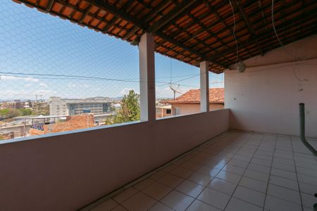 Casa à venda com 360m², 5 quartos e 4 vagas Casa à venda com 360m², 5 quartos e 4 vagasVista do Quarto 2