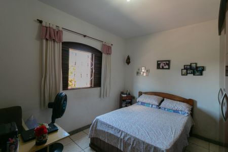 Casa à venda com 360m², 5 quartos e 4 vagas Casa à venda com 360m², 5 quartos e 4 vagasQuarto 3