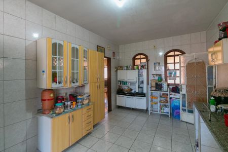 Casa à venda com 360m², 5 quartos e 4 vagas Casa à venda com 360m², 5 quartos e 4 vagasCozinha