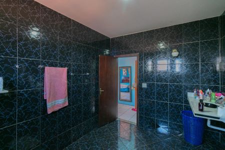 Casa à venda com 360m², 5 quartos e 4 vagas Casa à venda com 360m², 5 quartos e 4 vagasBanheiro