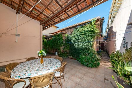 Casa à venda com 150m², 3 quartos e 3 vagasChurrasqueira