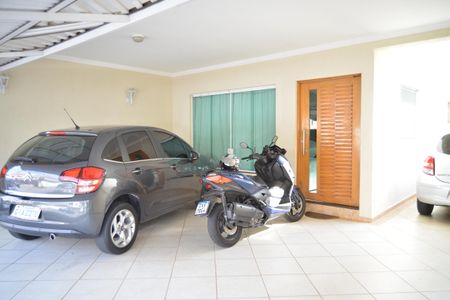 Casa à venda com 300m², 3 quartos e 4 vagasGaragem