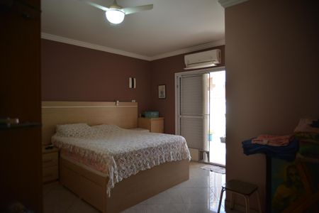 Casa à venda com 300m², 3 quartos e 4 vagas Suíte