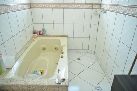 Casa à venda com 300m², 3 quartos e 4 vagasBanheiro da Suíte