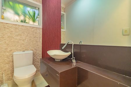 Casa à venda com 415m², 4 quartos e 4 vagas Casa à venda com 415m², 4 quartos e 4 vagasBanheiro Social