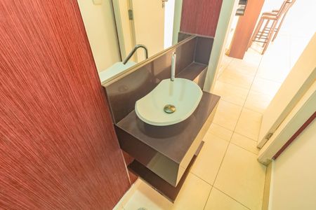 Casa à venda com 415m², 4 quartos e 4 vagas Casa à venda com 415m², 4 quartos e 4 vagasBanheiro Social