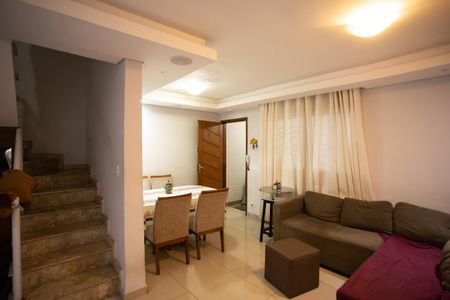 Casa à venda com 240m², 3 quartos e 2 vagas Casa à venda com 240m², 3 quartos e 2 vagasSala