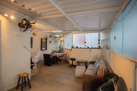 Casa à venda com 240m², 3 quartos e 2 vagas Casa à venda com 240m², 3 quartos e 2 vagasÁrea comum