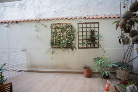 Casa à venda com 240m², 3 quartos e 2 vagas Casa à venda com 240m², 3 quartos e 2 vagasVaranda