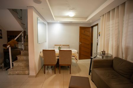 Casa à venda com 240m², 3 quartos e 2 vagas Casa à venda com 240m², 3 quartos e 2 vagasSala