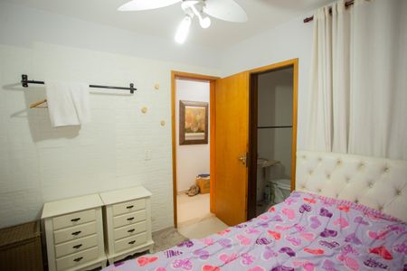 Casa à venda com 240m², 3 quartos e 2 vagas Casa à venda com 240m², 3 quartos e 2 vagasQuarto 2