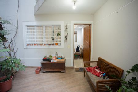 Casa à venda com 240m², 3 quartos e 2 vagas Casa à venda com 240m², 3 quartos e 2 vagasVaranda