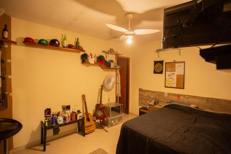 Casa à venda com 240m², 3 quartos e 2 vagas Casa à venda com 240m², 3 quartos e 2 vagasQuarto