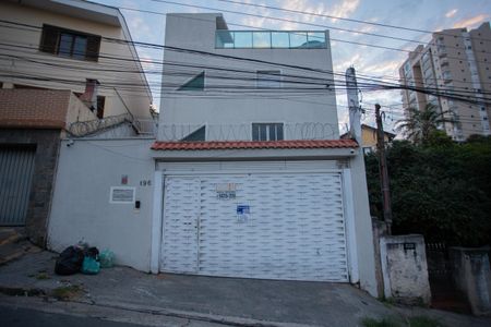 Casa à venda com 240m², 3 quartos e 2 vagas Casa à venda com 240m², 3 quartos e 2 vagasFachada