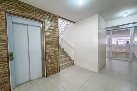 Apartamento à venda com 130m², 2 quartos e 4 vagas Apartamento à venda com 130m², 2 quartos e 4 vagasElevador
