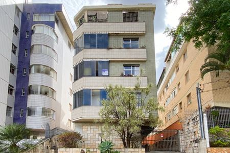 Apartamento para alugar com 118m², 3 quartos e 2 vagas Apartamento para alugar com 118m², 3 quartos e 2 vagasFachada