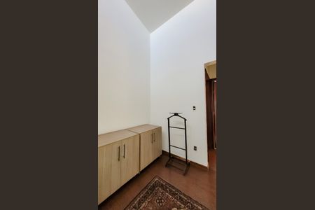 Casa à venda com 212m², 3 quartos e 2 vagasHall dos Quartos