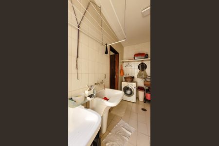 Casa à venda com 212m², 3 quartos e 2 vagasLavanderia