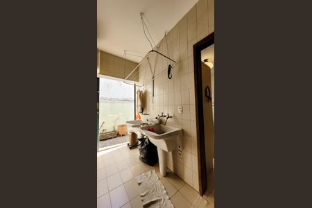 Casa à venda com 212m², 3 quartos e 2 vagasLavanderia