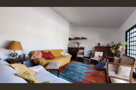 Casa à venda com 212m², 3 quartos e 2 vagasSala