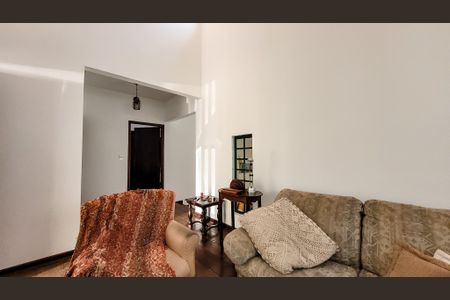 Casa à venda com 212m², 3 quartos e 2 vagasSala