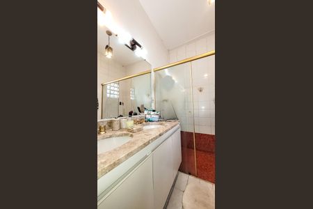 Casa à venda com 212m², 3 quartos e 2 vagasBanheiro da Suite