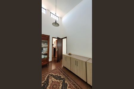 Casa à venda com 212m², 3 quartos e 2 vagasHall dos Quartos