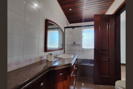 Casa à venda com 544m², 5 quartos e 3 vagas Casa à venda com 544m², 5 quartos e 3 vagasBanheiro das Suítes Canadenses