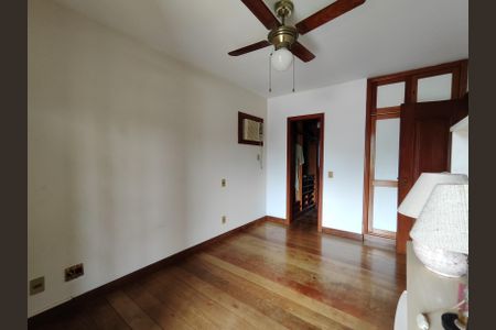 Casa à venda com 544m², 5 quartos e 3 vagas Casa à venda com 544m², 5 quartos e 3 vagasSuíte 4 (Canadense)