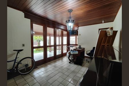 Casa à venda com 544m², 5 quartos e 3 vagas Casa à venda com 544m², 5 quartos e 3 vagasSala