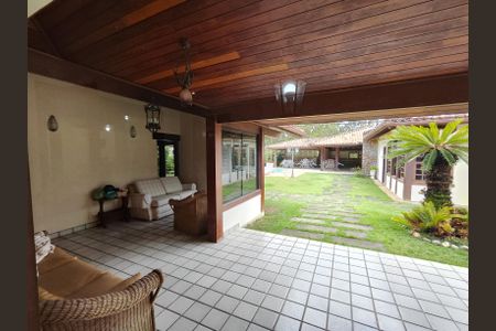 Casa à venda com 544m², 5 quartos e 3 vagas Casa à venda com 544m², 5 quartos e 3 vagasÁrea Externa