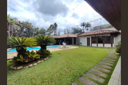 Casa à venda com 544m², 5 quartos e 3 vagas Casa à venda com 544m², 5 quartos e 3 vagasÁrea Externa