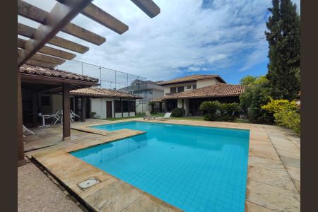 Casa à venda com 544m², 5 quartos e 3 vagas Casa à venda com 544m², 5 quartos e 3 vagasÁrea Externa