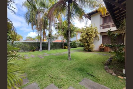 Casa à venda com 544m², 5 quartos e 3 vagas Casa à venda com 544m², 5 quartos e 3 vagasÁrea Externa