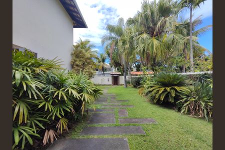 Casa à venda com 544m², 5 quartos e 3 vagas Casa à venda com 544m², 5 quartos e 3 vagasÁrea Externa