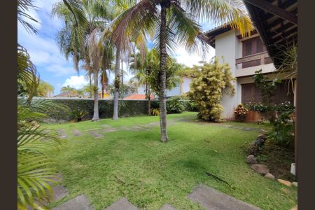 Casa à venda com 544m², 5 quartos e 3 vagas Casa à venda com 544m², 5 quartos e 3 vagasÁrea Externa