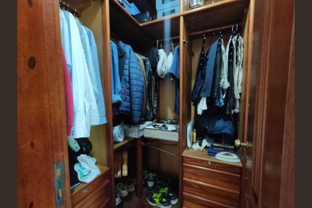 Casa à venda com 544m², 5 quartos e 3 vagas Casa à venda com 544m², 5 quartos e 3 vagasCloset da Suíte 3