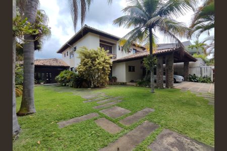 Casa à venda com 544m², 5 quartos e 3 vagas Casa à venda com 544m², 5 quartos e 3 vagasÁrea Externa