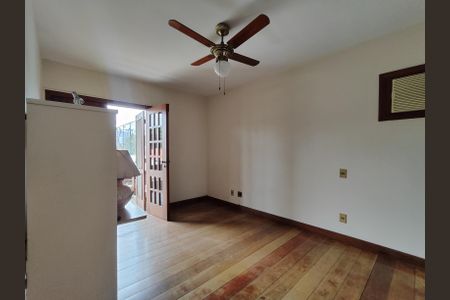 Casa à venda com 544m², 5 quartos e 3 vagas Casa à venda com 544m², 5 quartos e 3 vagasSuíte 4 (Canadense)