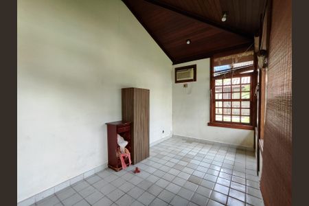 Casa à venda com 544m², 5 quartos e 3 vagas Casa à venda com 544m², 5 quartos e 3 vagasQuarto