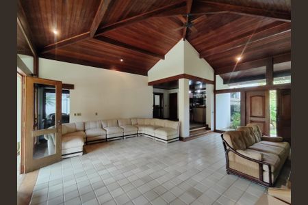 Casa à venda com 544m², 5 quartos e 3 vagas Casa à venda com 544m², 5 quartos e 3 vagasSala