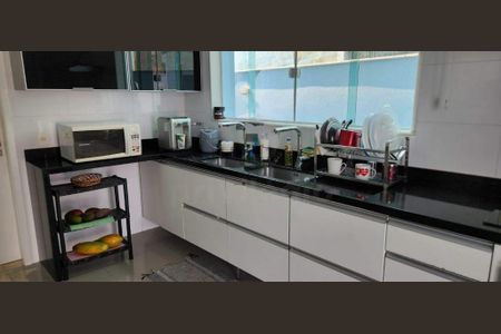 Casa à venda com 290m², 3 quartos e 3 vagas