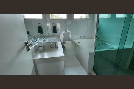 Casa à venda com 290m², 3 quartos e 3 vagas