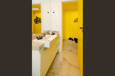 Apartamento à venda com 127m², 2 quartos e 2 vagas Apartamento à venda com 127m², 2 quartos e 2 vagasBanheiro social