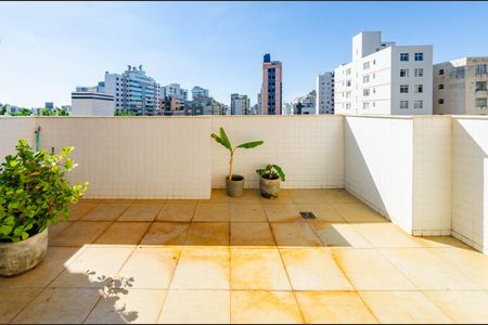 Apartamento à venda com 127m², 2 quartos e 2 vagas Apartamento à venda com 127m², 2 quartos e 2 vagasVaranda da Sala