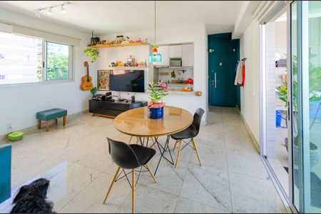 Apartamento à venda com 127m², 2 quartos e 2 vagas Apartamento à venda com 127m², 2 quartos e 2 vagasSala